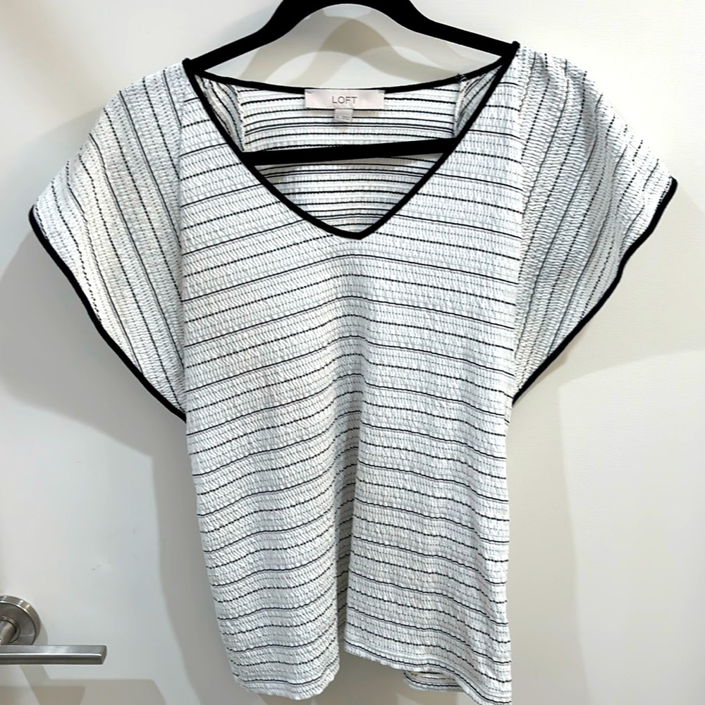 LOFT Black and White Flutter Sleeve Top